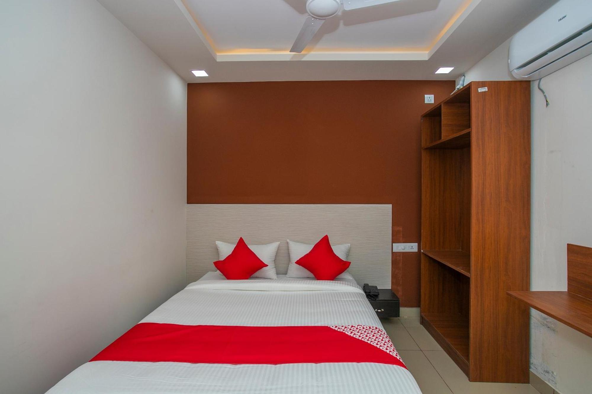 העיר בנגלור Hotel O Varcity Phi Premium Pavilion ,Above Hdfc Bank ,Near Anjaneya Temple Madiwala, Hosur Main R מראה חיצוני תמונה