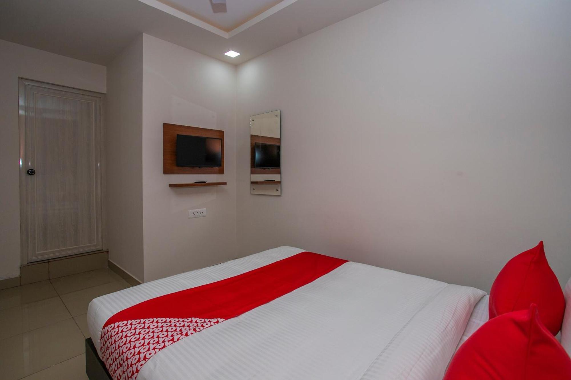 העיר בנגלור Hotel O Varcity Phi Premium Pavilion ,Above Hdfc Bank ,Near Anjaneya Temple Madiwala, Hosur Main R מראה חיצוני תמונה